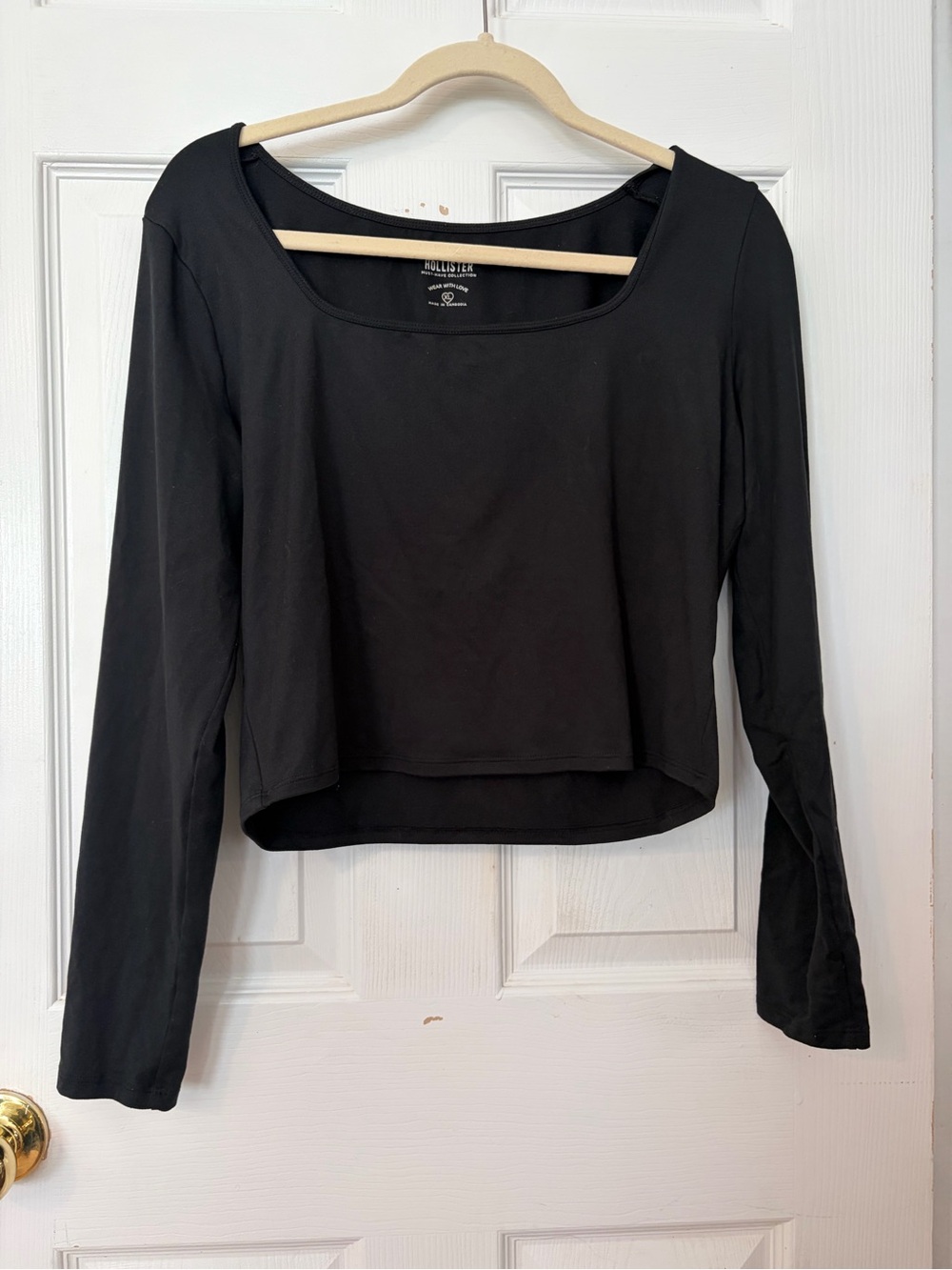 Hollister Black Long Sleeve Scoop-Neck Cropped Top